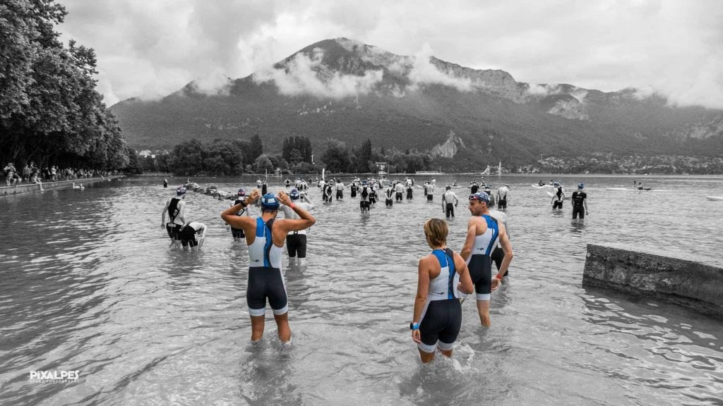 Départ d’une séance de natation dans le lac d’Annecy